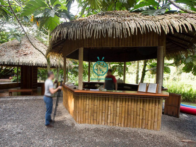 Por que o telhado de palha artificial se torna uma escolha popular para o moderno restaurante Tiki Hut?
    